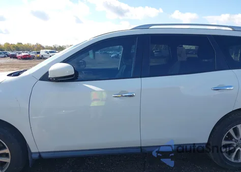 2015 Nissan Pathfinder S z USA, uszkodzony, nr VIN 5N1AR2MN0FC648582